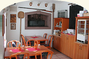 Speiseraum mit Backofen